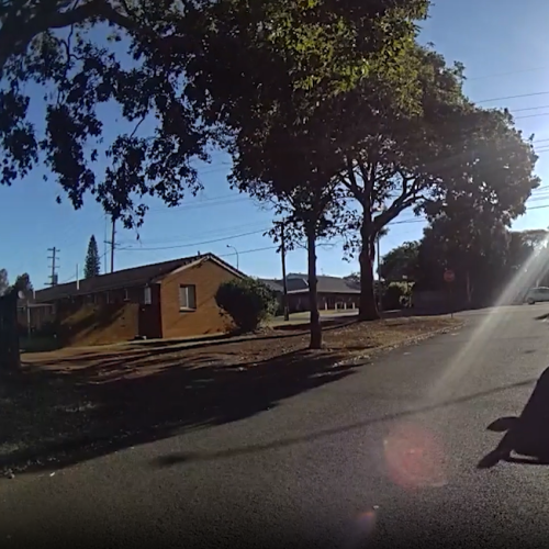 WATCH: “I was hungry” Qld p-plater fined over $1k for buttering bagel while driving