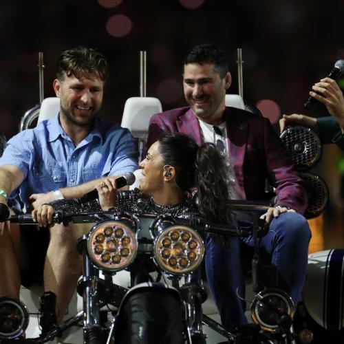 You’ll never walk alone: Amy Shark leads grand final tribute to Jai Arrow and Nathan Charles.
