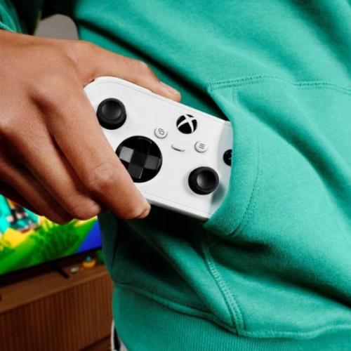 Microsoft Just Made an Xbox Controller Smaller Than Your Smartphone